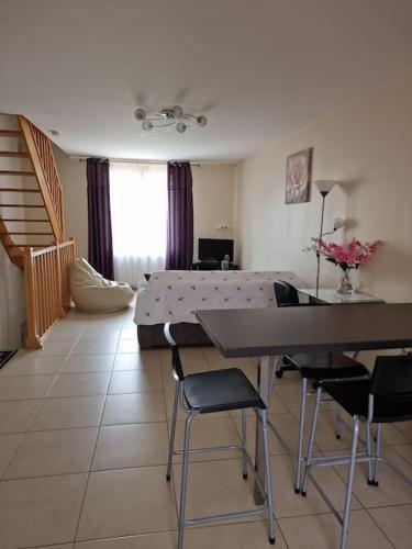 duplex en maison individuelle de 70 m2avec jardin in Віри-Шатіллон