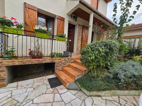 duplex en maison individuelle de 70 m2avec jardin in Віри-Шатіллон