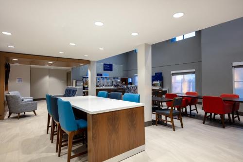 Holiday Inn Express Turlock an IHG Hotel - image 10