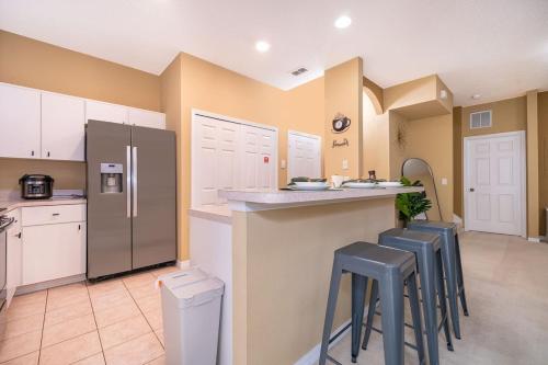 Epic Arty Retreat near Disney Epic Arty Retreat near Disney