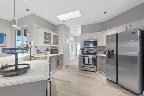 Vacation Sunset Home with Private Pool and Grill 5390 in Kissimmee, USA