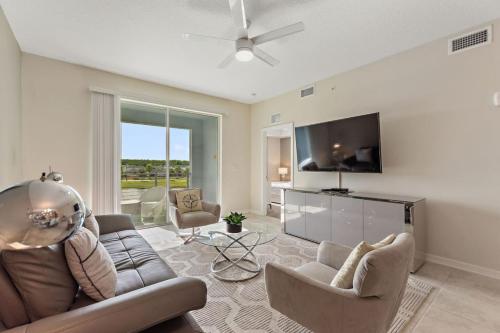 Modern Storey Lake Resort Disney Orlando 3171-304 in Hunters Creek