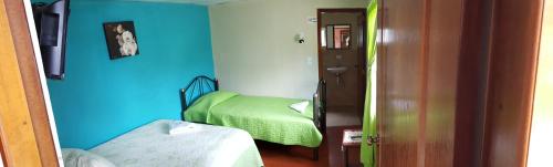 1 double bed, 1 twin bed