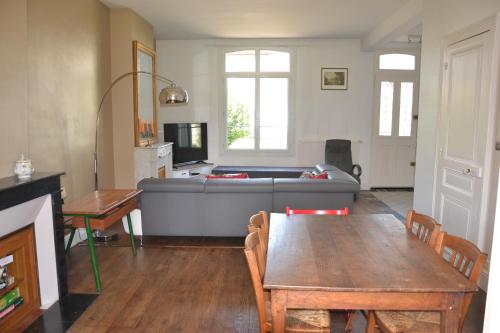 Shared lounge/TV area, La ferme aux Hirondelles, proche Giverny in Fontaine Sous Jouy
