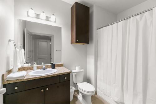 Downtown Charm 2BR with Full Top Notch Amenities in Birmingham, USA