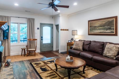Tranquil Banner Elk Cabin with Patio and Fireplace! in Banner Elk, USA