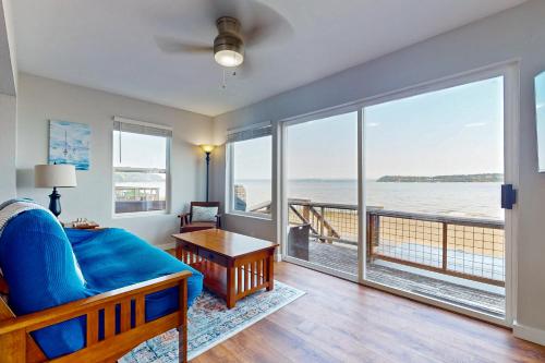 Sail Away on Whidbey in Clinton (WA)