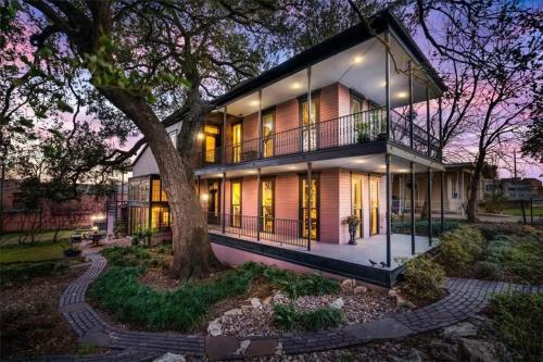RARE - Unique East Austin Home - Walk to Downtown in Austin, USA