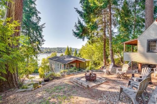 Gig Harbor Home Large Deck, Outdoor Dining Area in Gig Harbor, USA