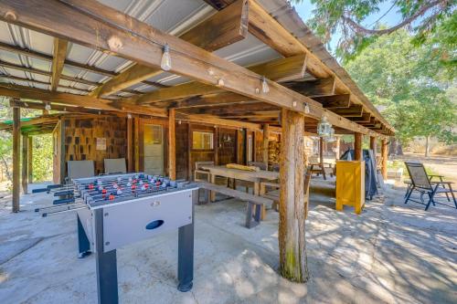 Rustic Cabin with Patio 8 Mi to Kings Canyon Park, Miramonte (photo 3)