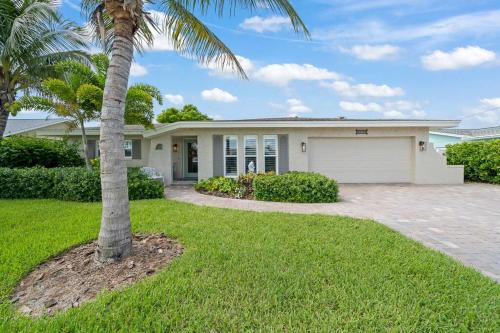 Waterfront Oasis with Private Heated Pool & Dock in Merritt Island, USA
