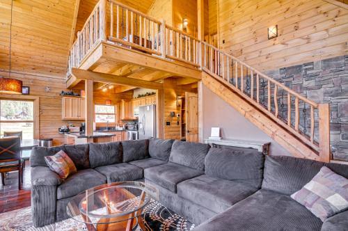 Cabin with Deck - Less than 1 Hour to Bryce and Zion! - image 11