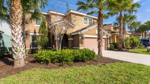 Sunny Palms Retreat in Solterra Resort in Davenport, USA