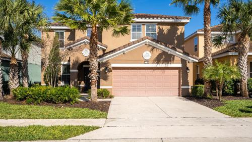 Sunny Palms Retreat in Solterra Resort in Davenport, USA