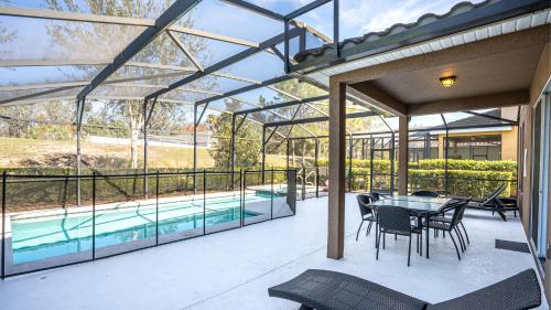 Sunny Palms Retreat in Solterra Resort in Davenport, USA