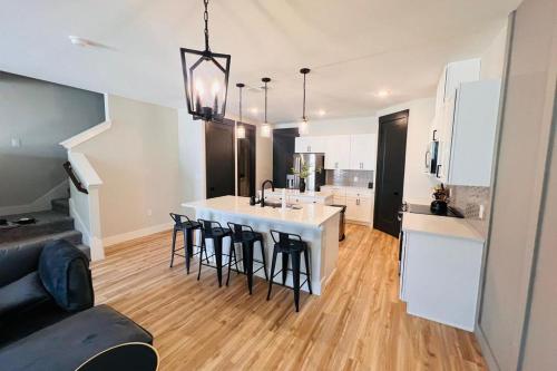 Cozinha, Loop, New Luxurious Large 3BR House, Sleeps 11 with Free Parking in Fairview (TX)
