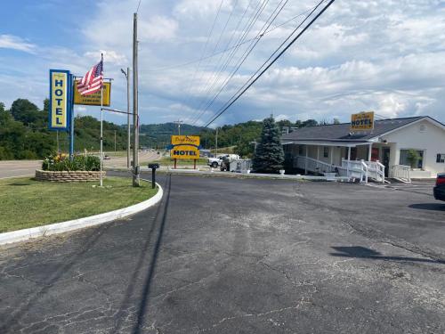 Dixie Plaza Hotel in Tazewell, USA
