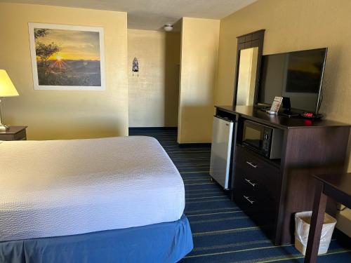 Days Inn by Wyndham Holbrook - image 3