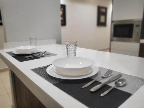 Goldcrest - 1 Bedroom Luxury Apartment - Lahore - image 3