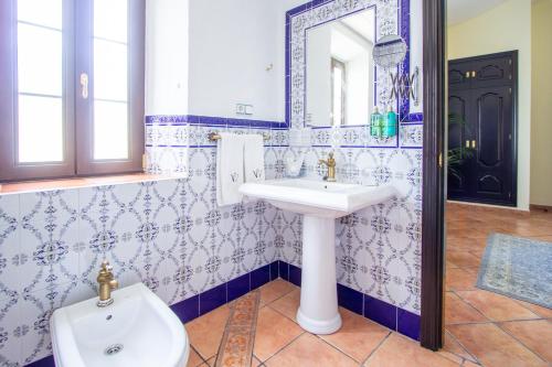 Basic Double Room image 10