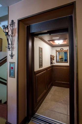 Atrion Highland Hotel - image 5
