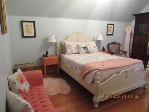 Hummingbird Gardens B&B in Ladysmith, Canada