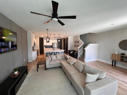 Instalações, Loop, New Luxurious Large 3BR House, Sleeps 11 with Free Parking in Fairview (TX)