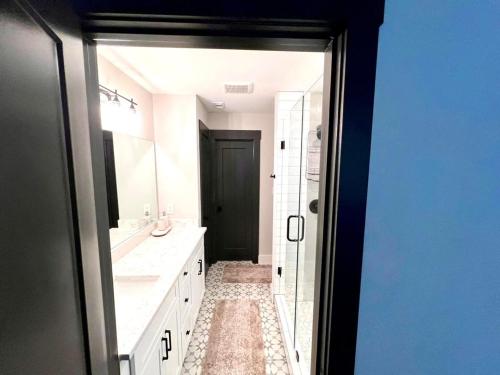 Duche, Loop, New Luxurious Large 3BR House, Sleeps 11 with Free Parking in Fairview (TX)