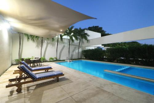 Swimming pool, Holiday Inn Express Ciudad Del Carmen By IHG in Camaroneros