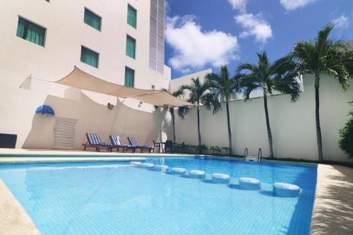 Holiday Inn Express Ciudad Del Carmen By IHG - 수영장