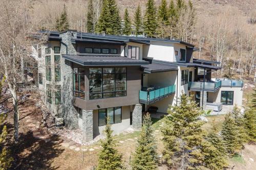 Modern Vail Luxury Retreat in Vail, USA