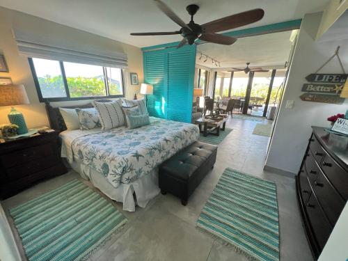 Luxurious Beachfront Condo!!! Paradise at your toes in Red Hook