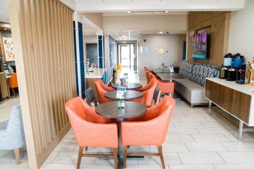 餐飲選擇, Holiday Inn Express Hotel & Suites Knoxville-North-I-75 Exit 112 By IHG in 佩奇