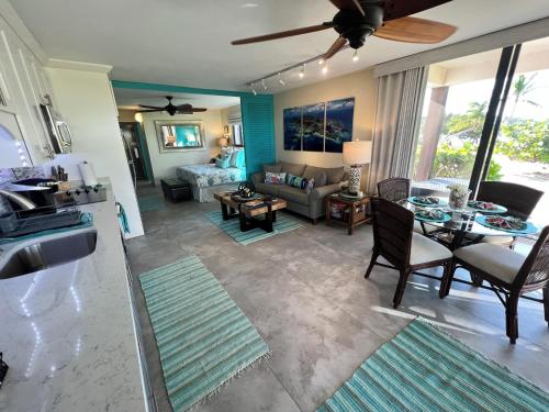 Luxurious Beachfront Condo!!! Paradise at your toes in Red Hook