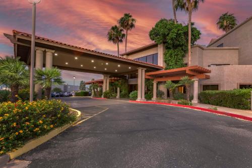 Best Western Plus Scottsdale Thunderbird Suites - image 12