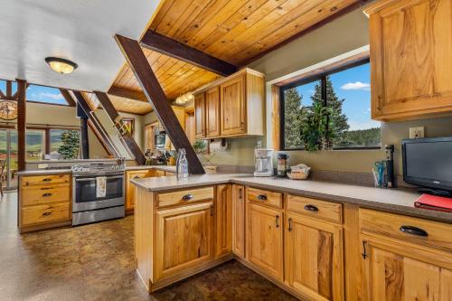 Rustic Mountain Chalet with Breathtaking Views