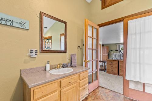 Rustic Mountain Chalet with Breathtaking Views