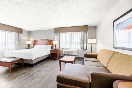 Oversized Queen Suite with Two Queen Beds - Non-Smoking