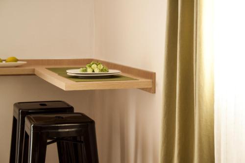 Deluxe Triple Studio with 1 Double Bed and 1 Single Bed image 3