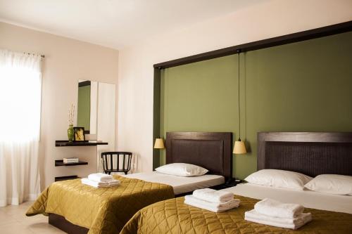 Deluxe Triple Studio with 1 Double Bed and 1 Single Bed image 8