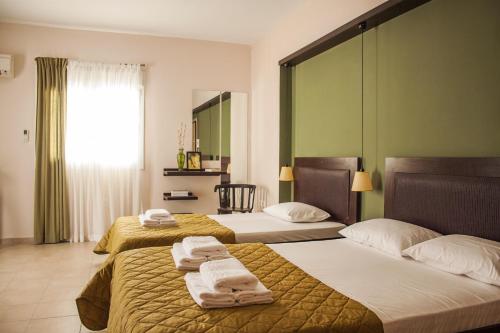 Deluxe Triple Studio with 1 Double Bed and 1 Single Bed image 6