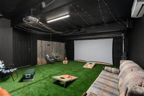 Fun 6-BR Home with Private Theater & Pool in Round Rock, USA