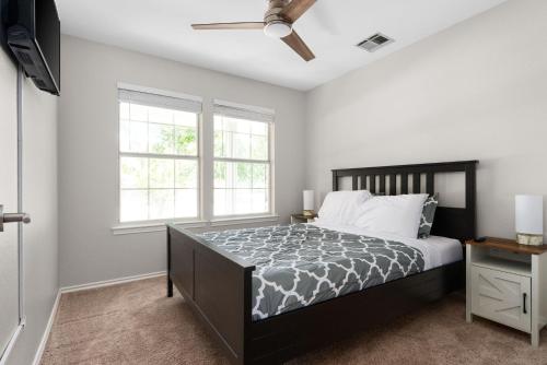 Fun 6-BR Home with Private Theater & Pool in Round Rock, USA
