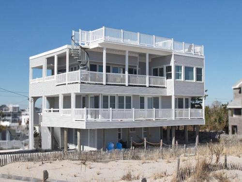 Ocean Front Home In Loveladies Nice And Private With Fantastic Ocean Views, in Surf City, USA