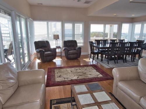 Ocean Front Home In Loveladies Nice And Private With Fantastic Ocean Views, in Surf City, USA