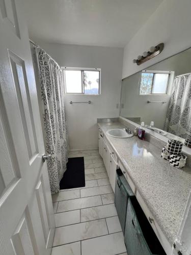 Private Room - Cozy Stay Exclusive Walk of Fame Star Experience in Los Angeles, USA