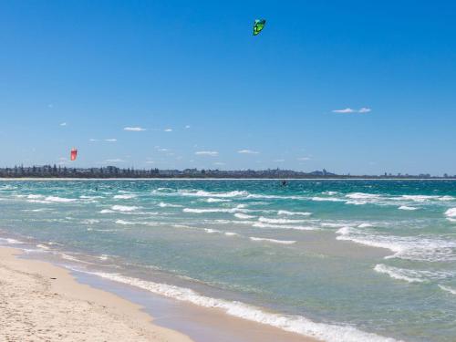 Splash House at Kingscliff - Pet Friendly with Pool