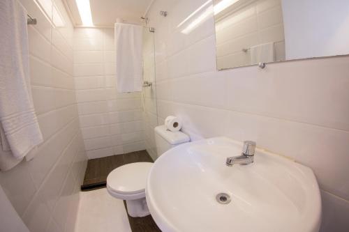Double or Twin Room image 7