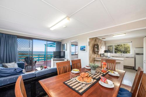 Létesítmények, Blue View - UNINTERRUPTED OCEAN VIEWS FOR MILES in Guilderton