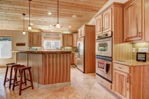 Washoe Wanderlust - Game Rm w Pool Table - Foosball